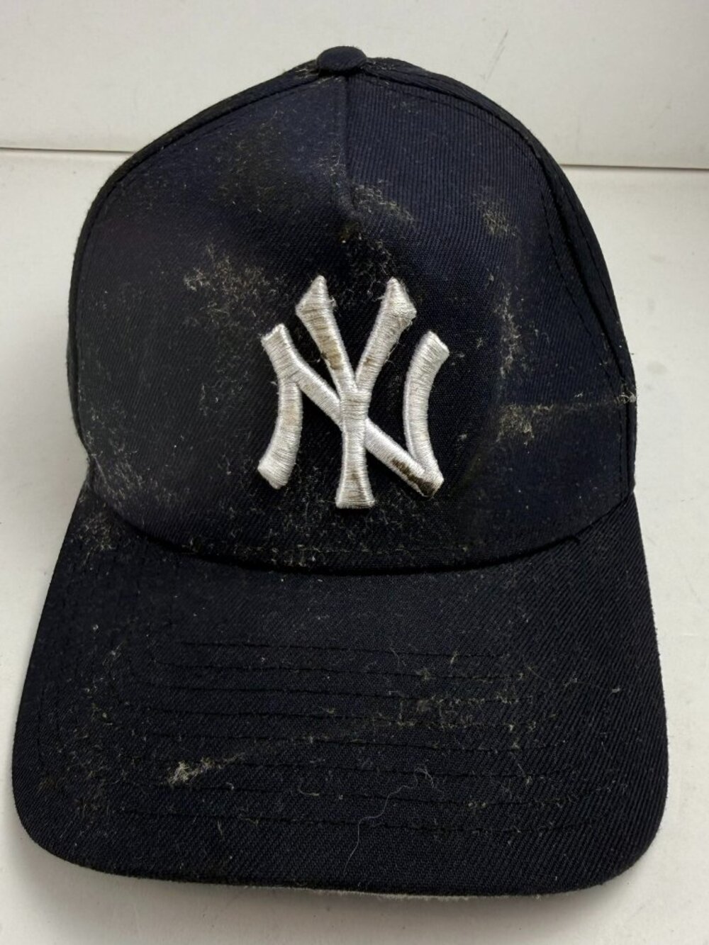 New York Yankees Hat Cap New Era 9FORTY Navy Blue OSFM MLB Baseball STAIN Flaw